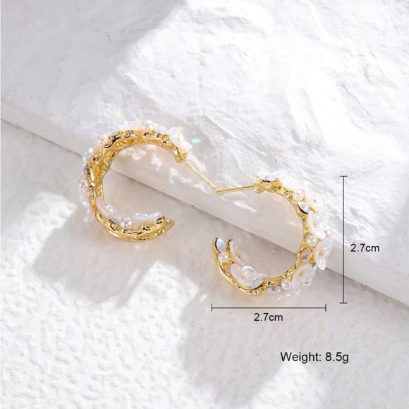 🎉HP🎉 Flower Hoop Earrings (Boutique) - Picture 7 of 8